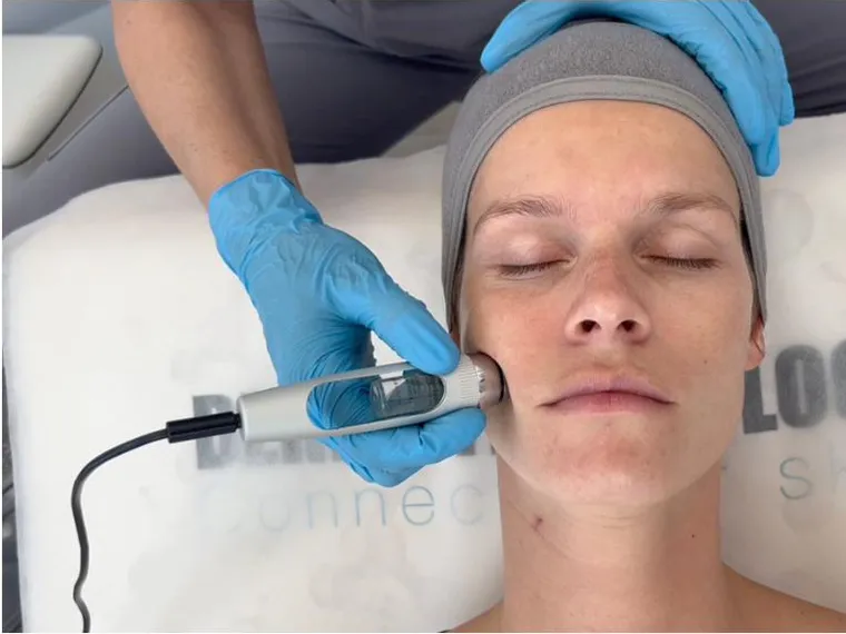 Soin Skin Clean Calm présenté avec le sérum purifiant calmant