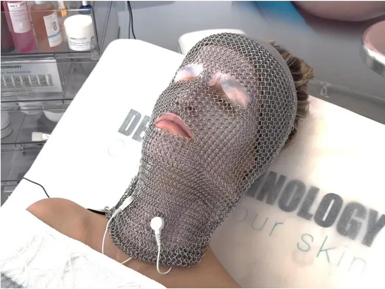 Soin Skin Zero Gravity présenté avec le sérum liftant et les masques bio-cellulose